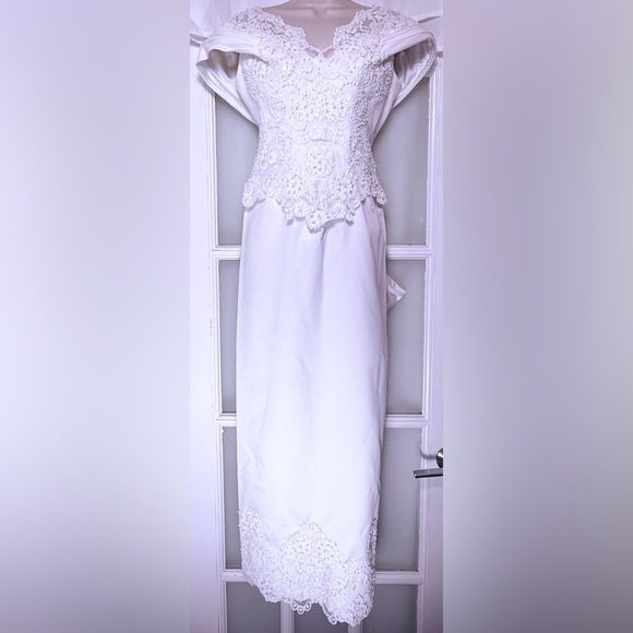 Elegant White Lace Dress